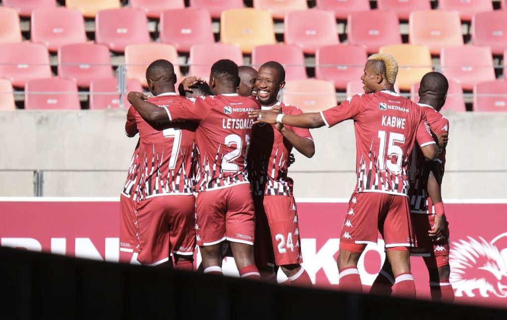 Mokotjo with teammates