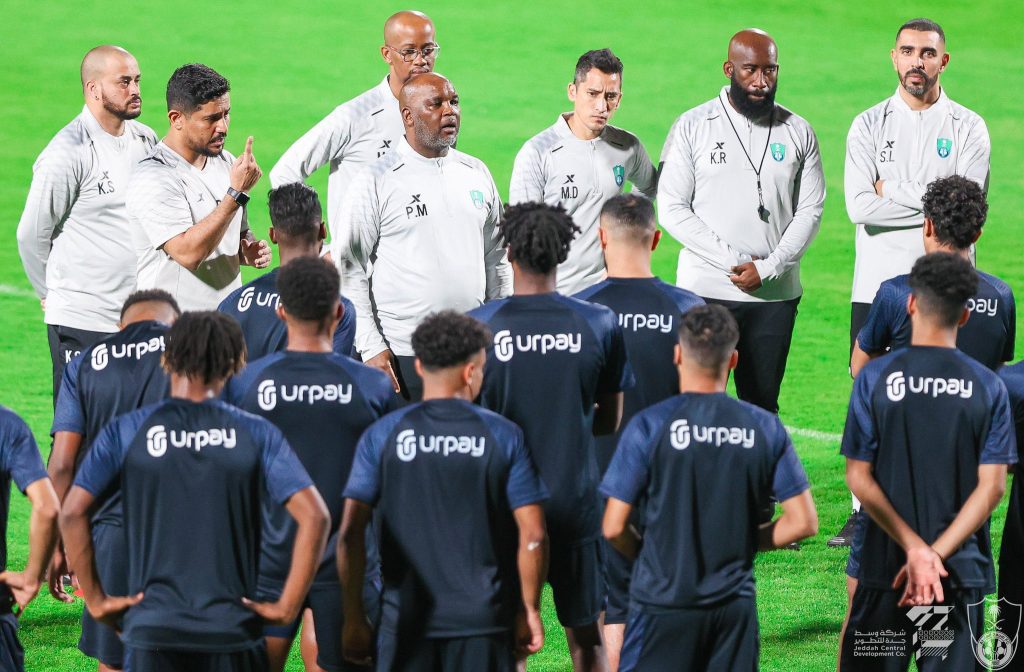 Pitso Mosimane talking to his players