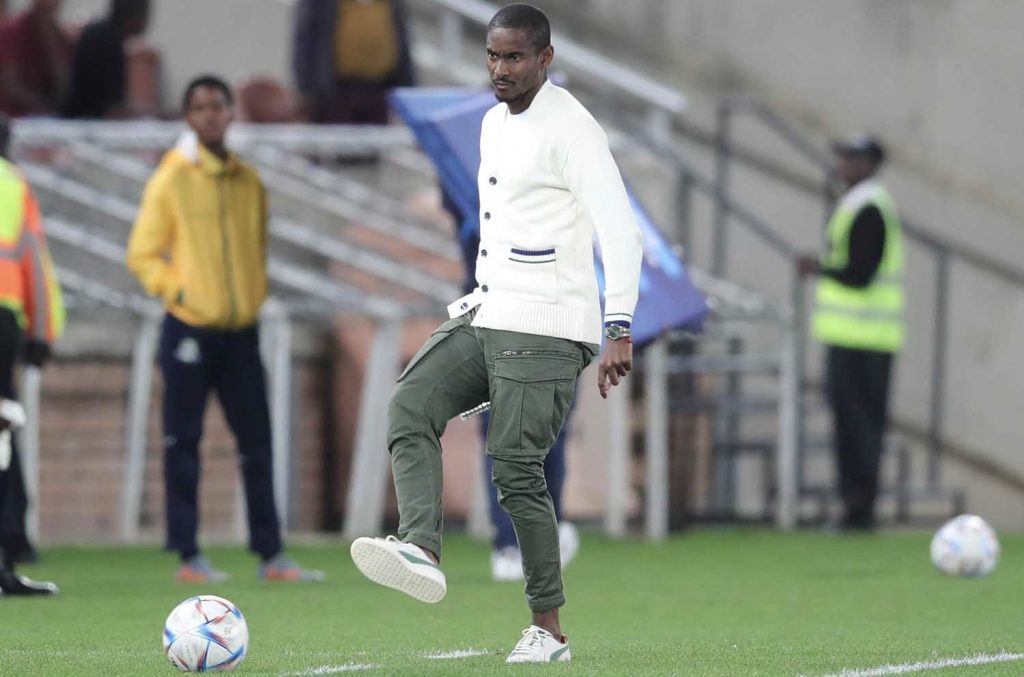 Rulani Mokwena training with Sundowns team.