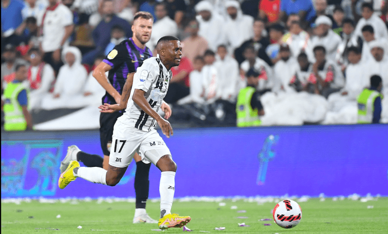 Thulani Serero playing for AL Jazira