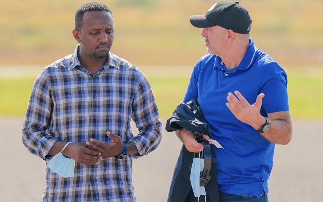 Yanga coach Nabi with the club’s president Hersi Said Ally discussing Kaizer Chiefs