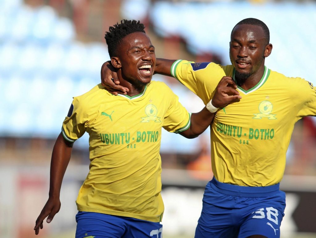 Cassius Mailula celebrating with Peter Shalulile