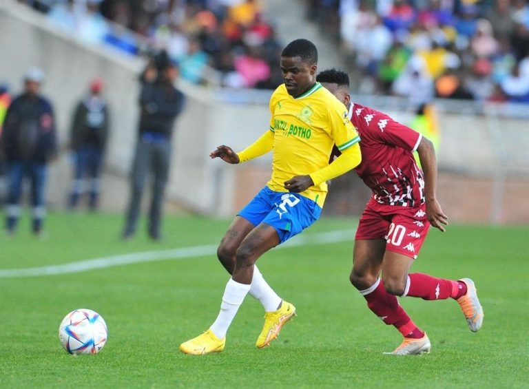 Lesedi Kapinga Striking the ball.