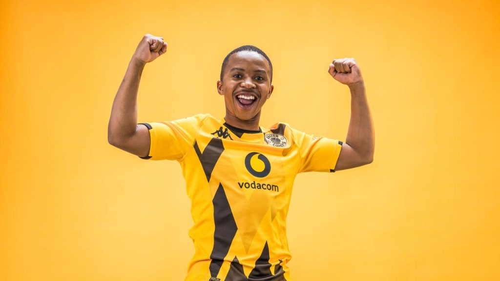 Kaizer Chiefs midfielder Nkosingiphile Ngcobo wearing the club’s new home jersey