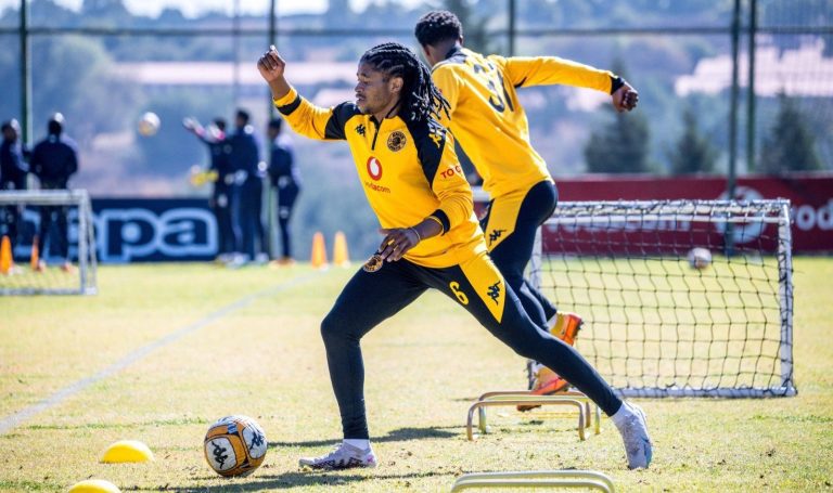 Siyethemba Sithebe Kaizer Chiefs midfielder training.