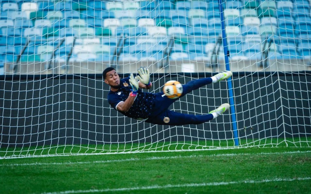 Brandon Petersen Kaizer Chiefs goalkeeper catching the ball