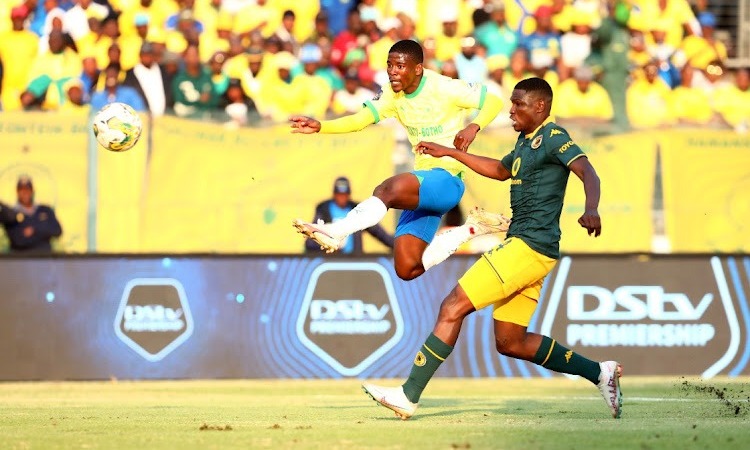 Chiefs defender Thatayaone Ditlhokwe trying to stop Sundowns' midfielder Neo Maema