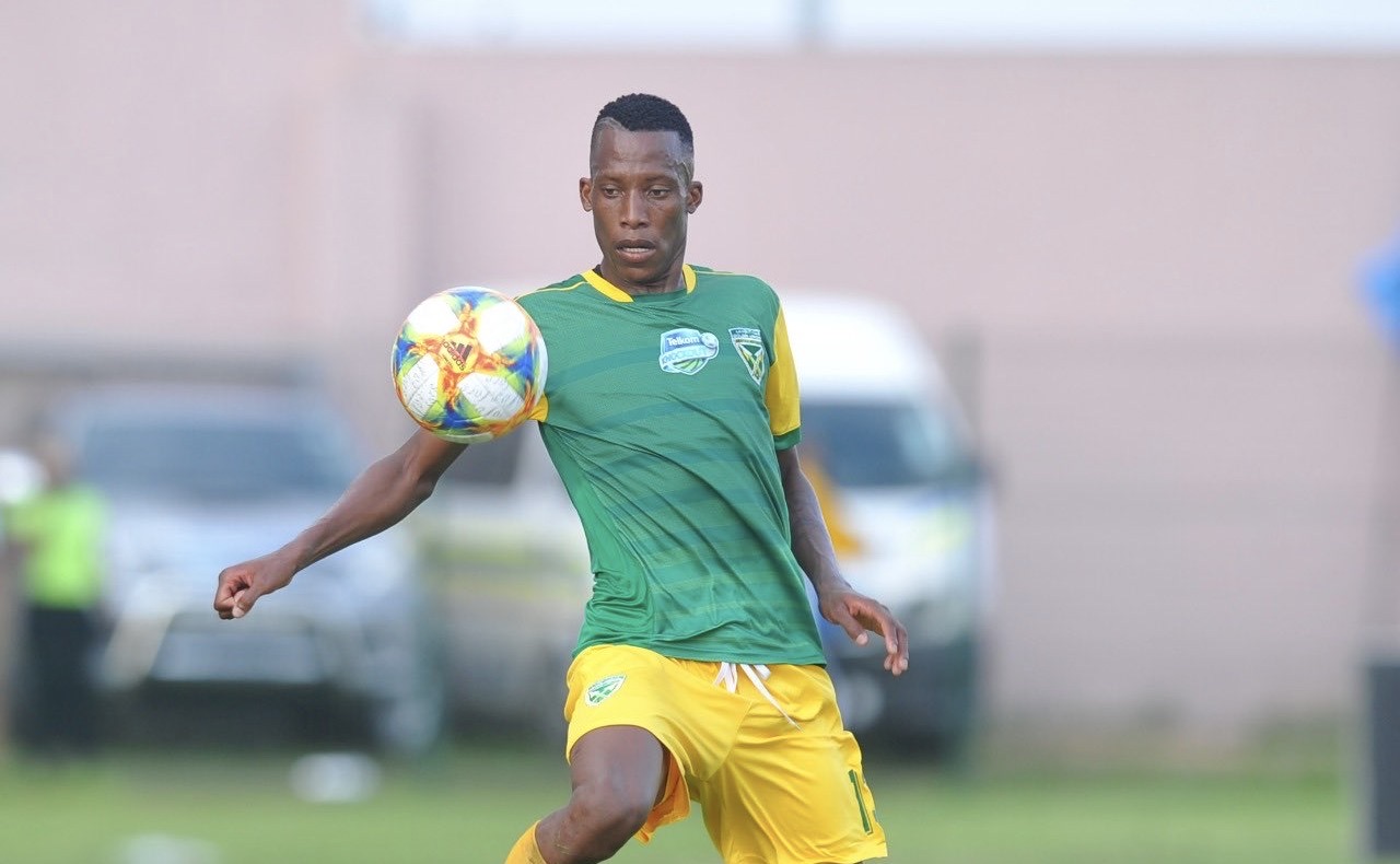 Dilemma For Mamelodi Sundowns’ Divine Lunga