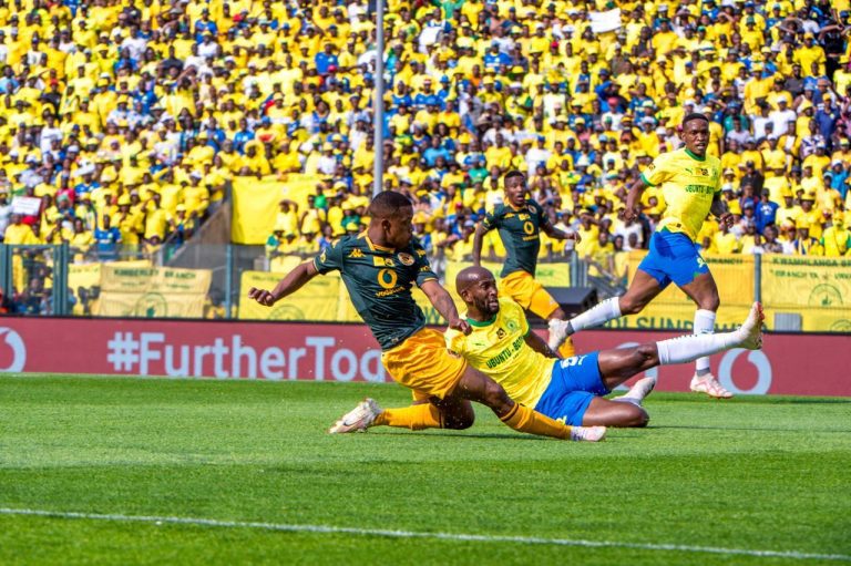 Mamelodi Sundowns beat Kaizer Chiefs 2-1 in the mtn8 semifinal to progress to the final