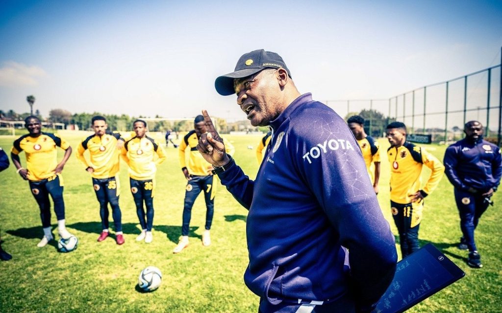 Molefi Ntseki giving instructions to kaizer Chiefs players