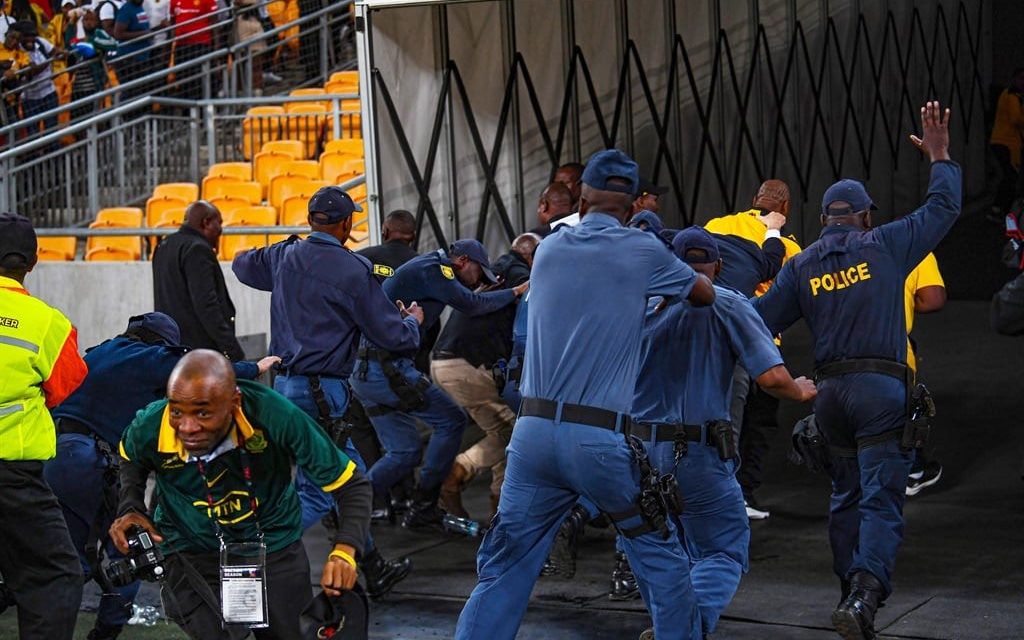 Kaizer Chiefs in trouble for crowd trouble at the Fnb Stadium recently