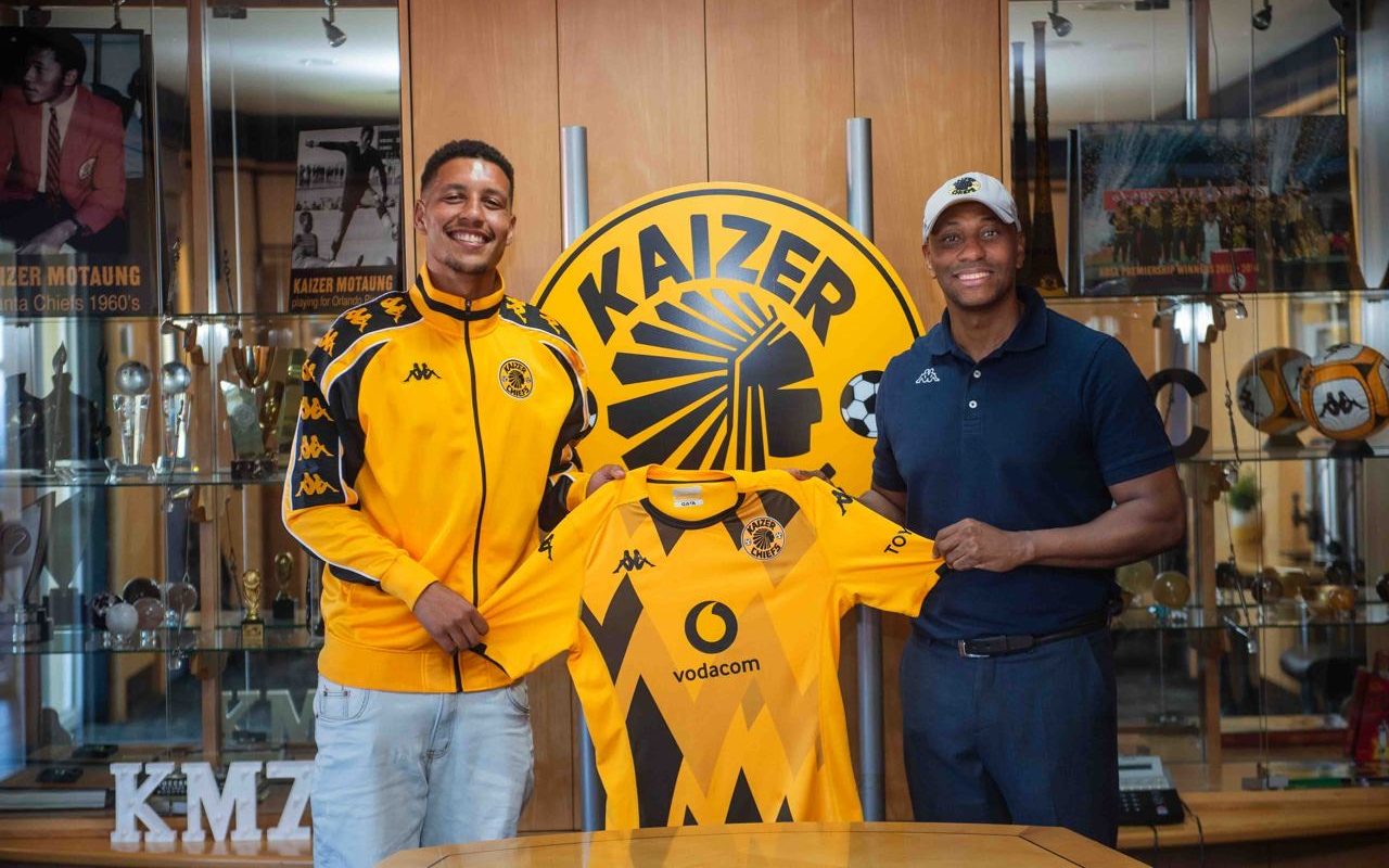 Luke Fleurs with Kaizer Chiefs sporting director Kaizer Motaung Jr