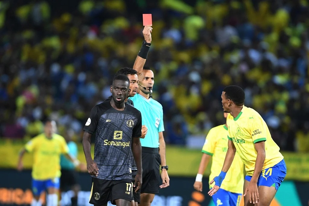 Mothobi Mvala was given a red card against Petro de Luanda