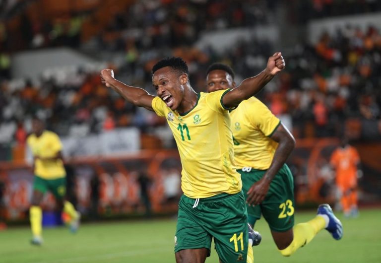 Themba Zwane celebrating his goal against Ivory Coast