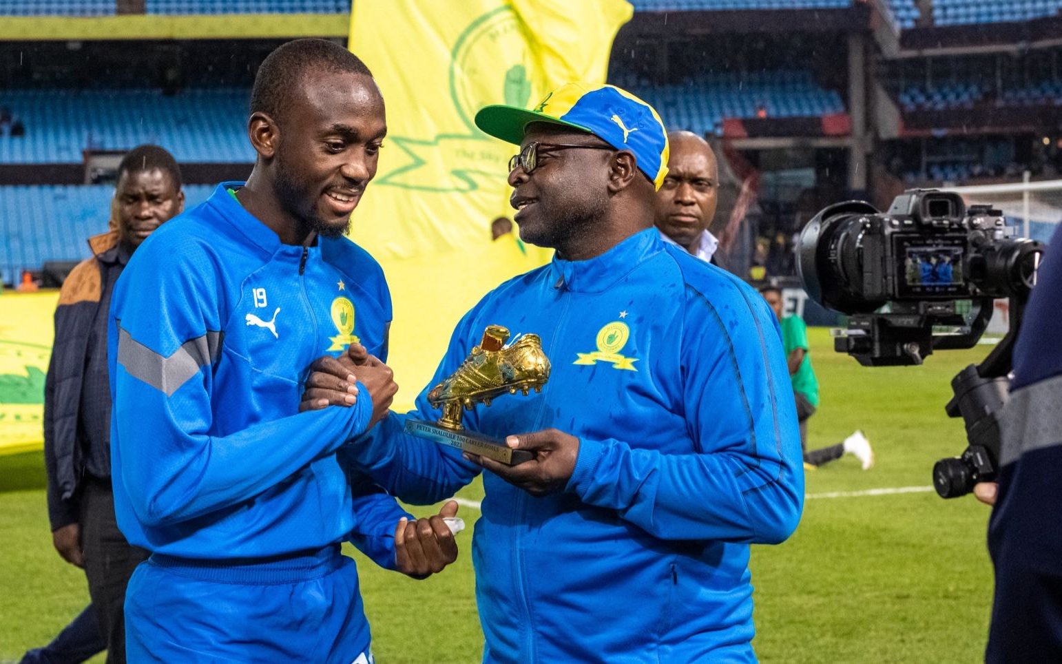 Mamelodi Sundowns legend Daniel Mudau with Peter Shalulile PSL scoring